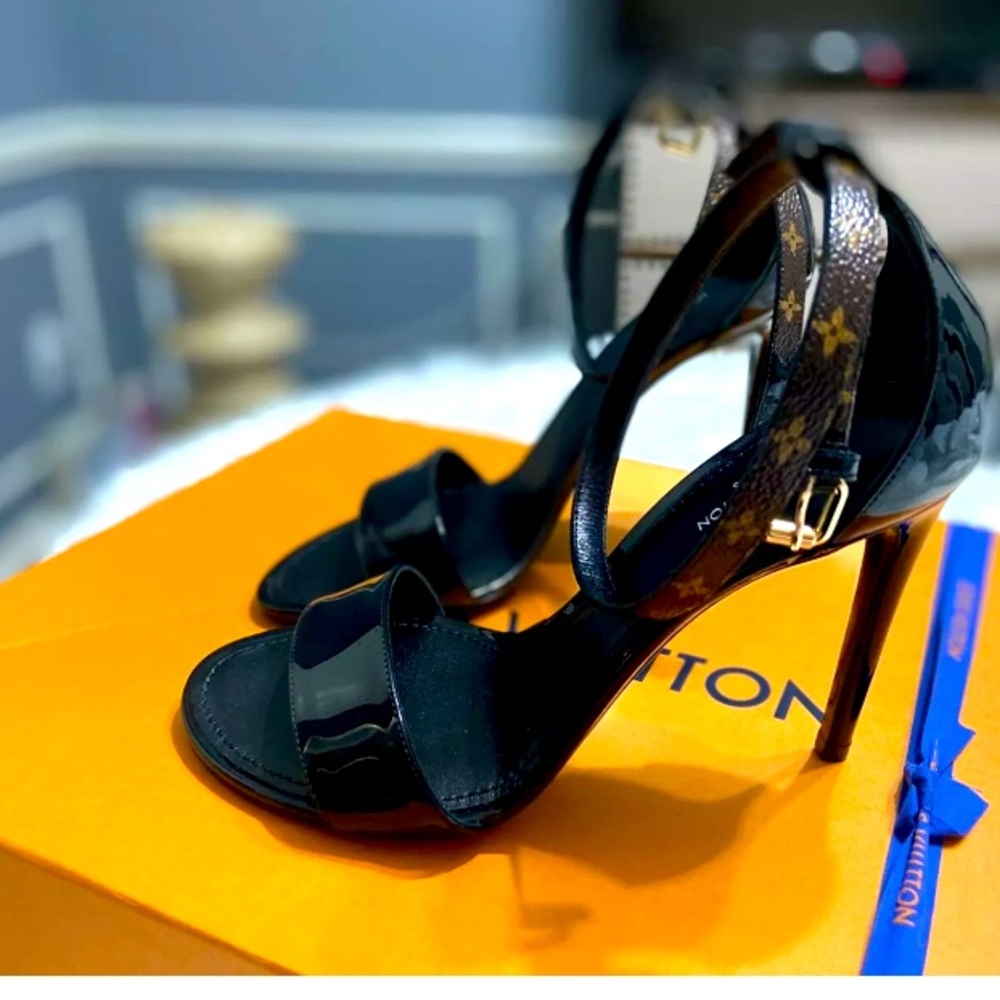Brand New Louis Vuitton Call Back Sandals Heels